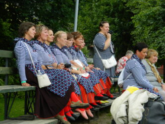 Veljo Laugamõts Laupäeva aialava rahvas